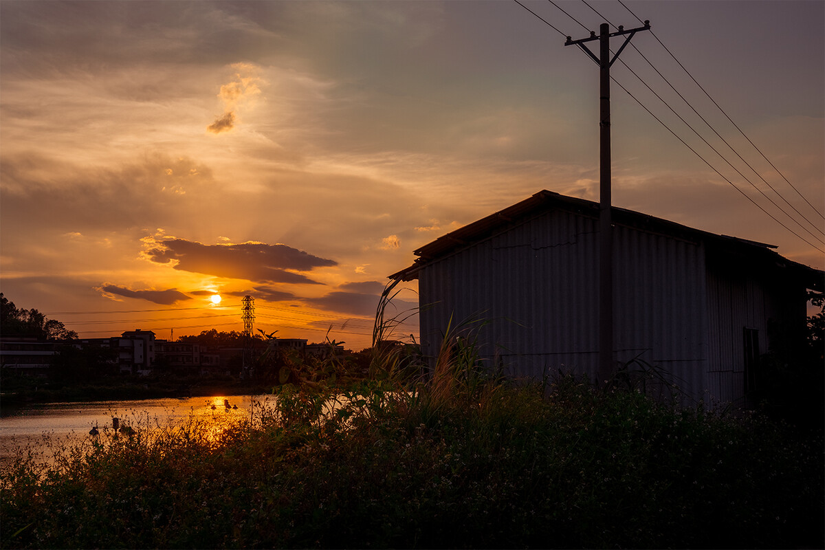 薄暮传说：夕阳金红，沉默西沉