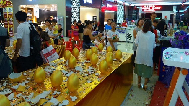 qq宠物砸蛋_砸蛋 游戏_砸蛋女