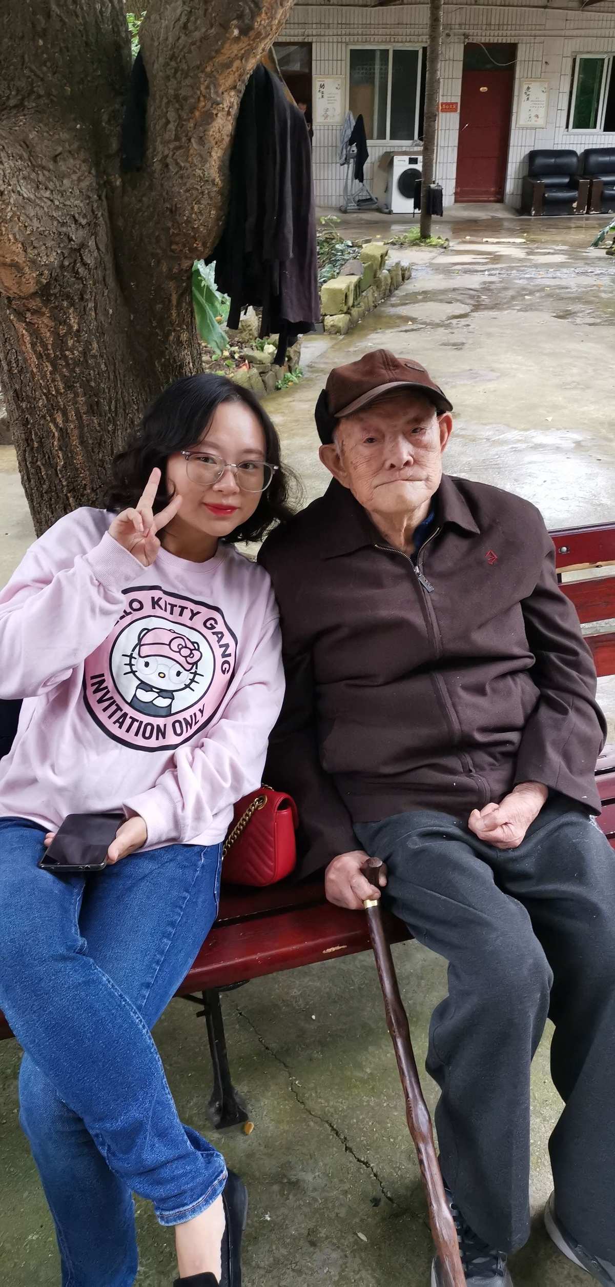 爷爷死了孙女必须哭_爷爷死了孙女要守孝吗_孙女爷爷可想死你了 外公