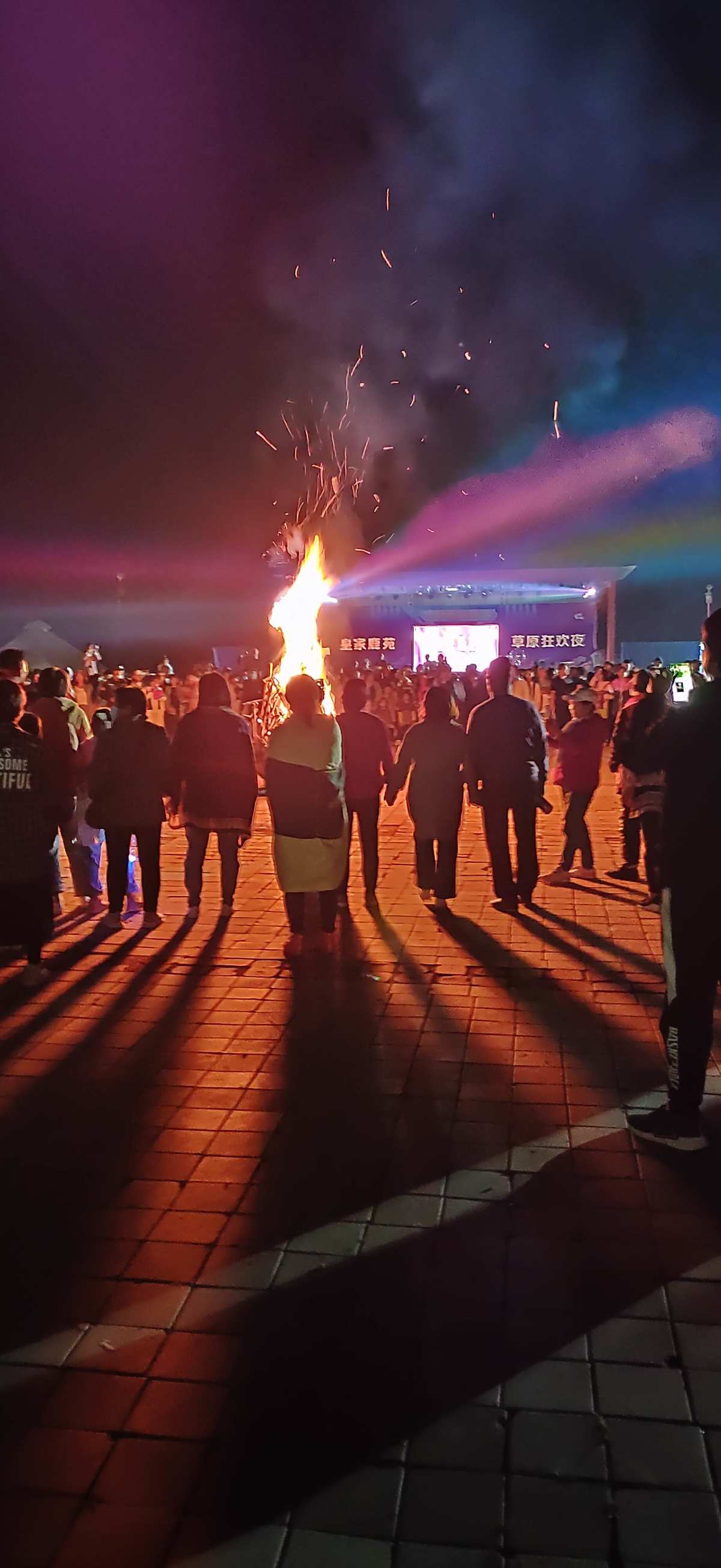 篝火晚会怎么主持_篝火晚会主持词_篝火晚会的主持台词