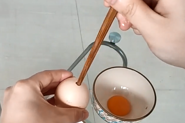 鸡蛋壳制作，轻松接鸡蛋！