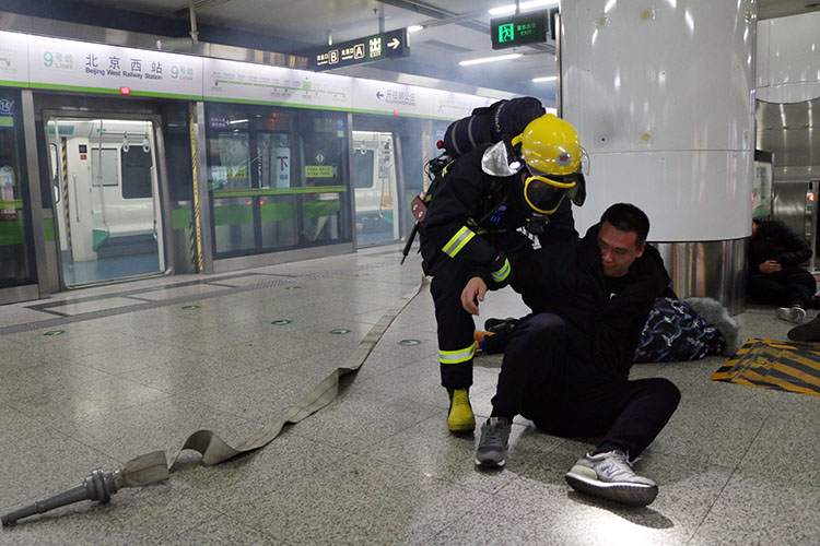 地铁逃生修改器_在地铁逃生中怎么更改地区_地铁逃生gg修改器教程