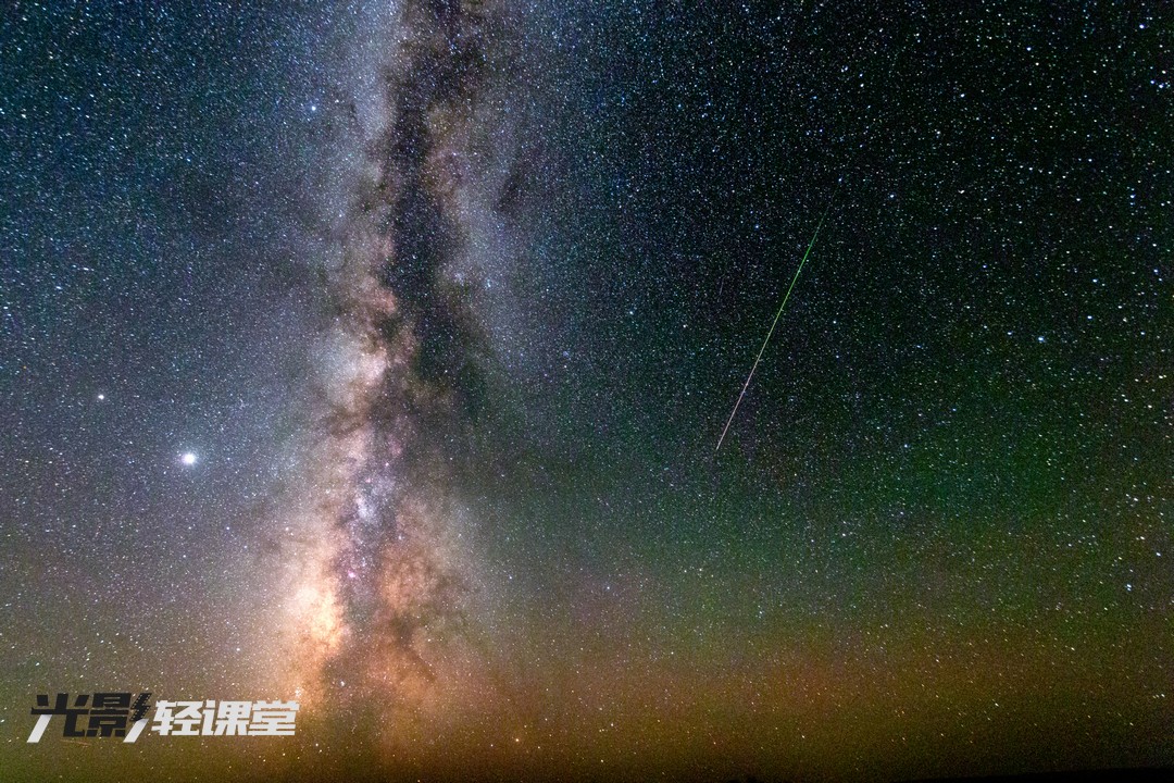 绯月之夜璀璨星光，点亮寂静夜空