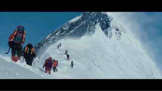 攀登珠峰：挑战极限，麦登壮举震撼世界