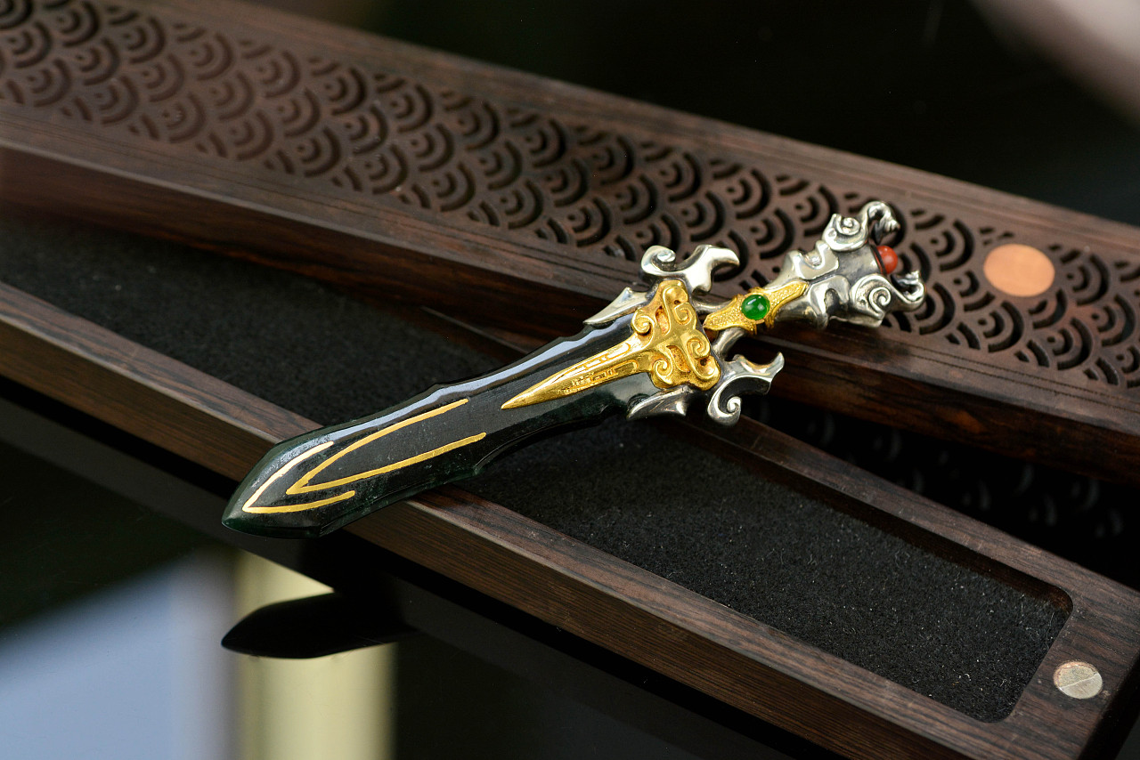翡翠剑的寓意和象征_翡翠剑的寓意_翡翠之剑