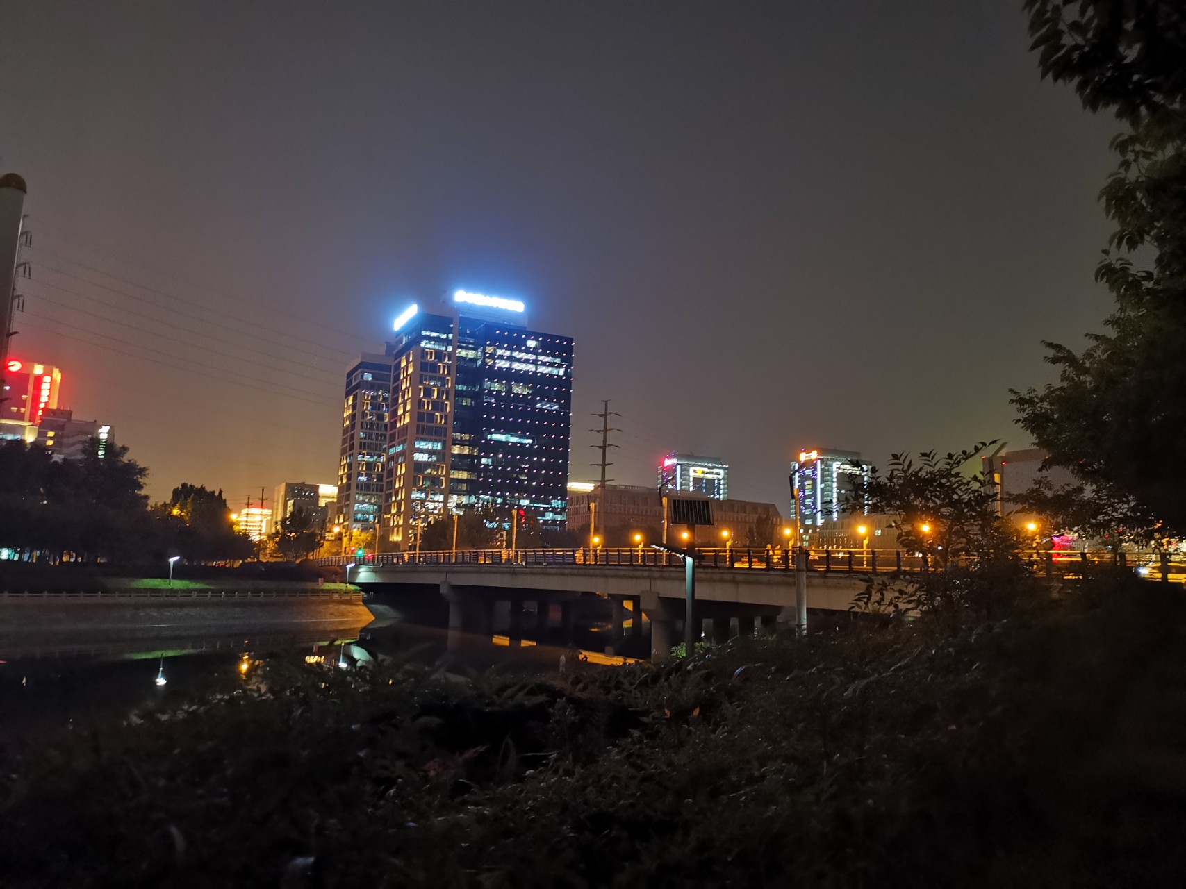 拍夜景好的手机推荐_拍夜景手机哪个手机好_拍夜景打游戏手机推荐知乎