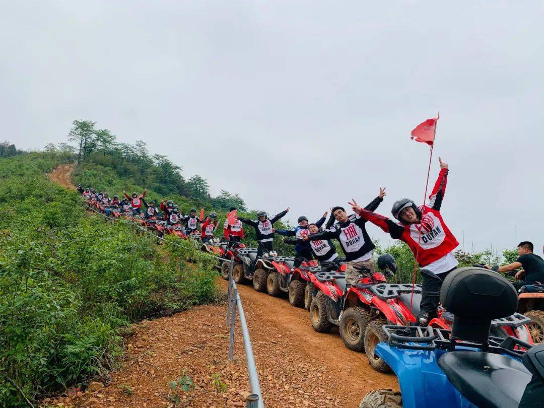 山地越野修改版_山地越野车游戏手机版_山地越野车小游戏