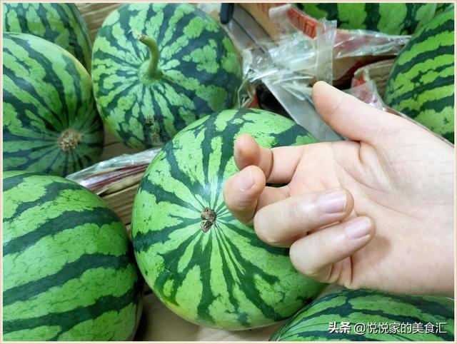 很火的西瓜游戏_刮西瓜手机游戏怎么玩_手机刮西瓜游戏