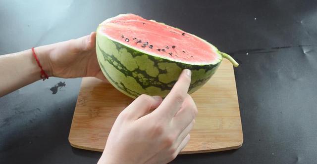 手机刮西瓜游戏_很火的西瓜游戏_刮西瓜手机游戏怎么玩