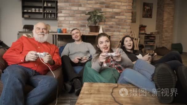 青少年玩手机危害视频_青少年如何玩手机游戏视频_青少年玩游戏的危害视频