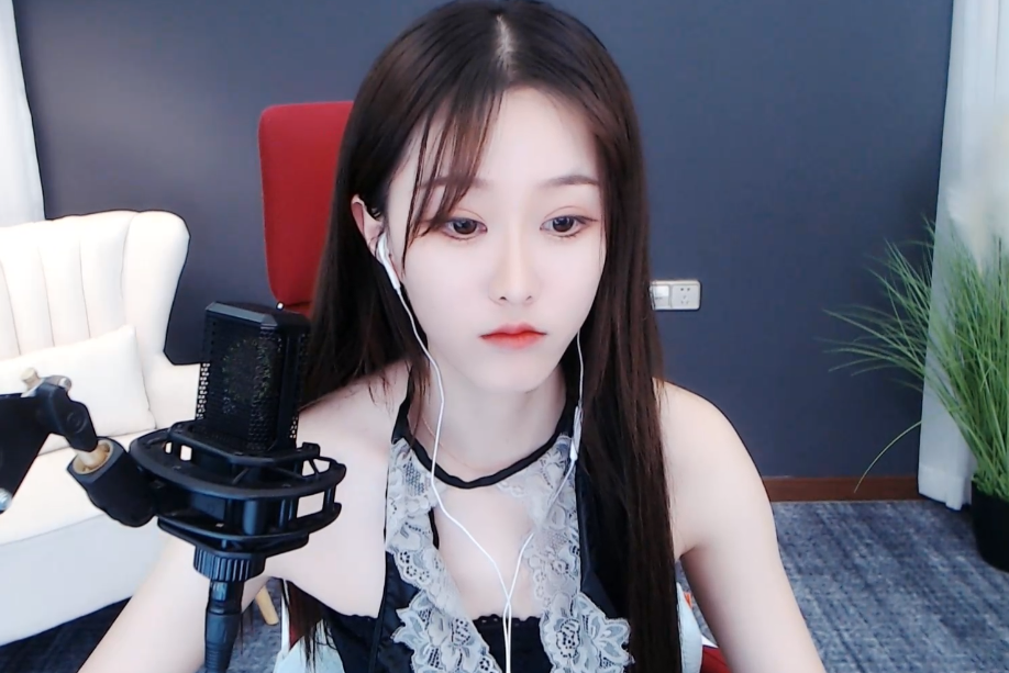 游戏主播用啥手机玩游戏_游戏主播玩手机用什么设备_游戏主播玩手机用什么平板