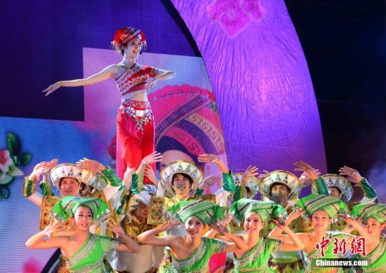 节日民族手抄报_少数民族的节日_节日民族跳舞的诗句有哪些呢