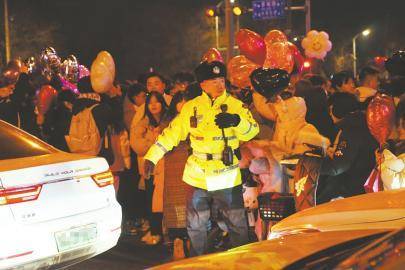 警车驾驶下载安装_手机版驾驶警车游戏_警察驾驶警车模拟器下载