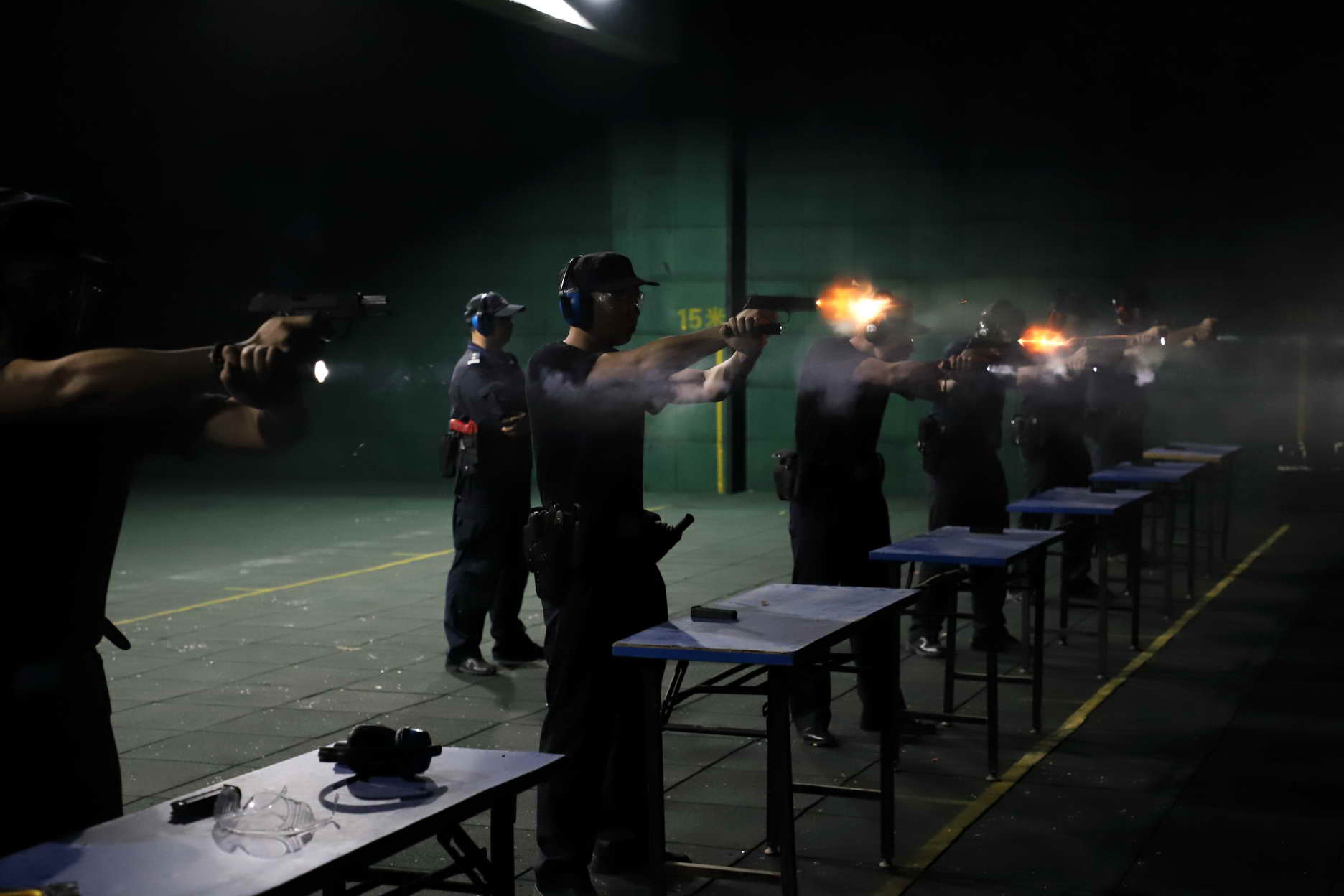 手机吃鸡游戏射击手感_射击吃鸡类游戏_吃鸡射击小游戏