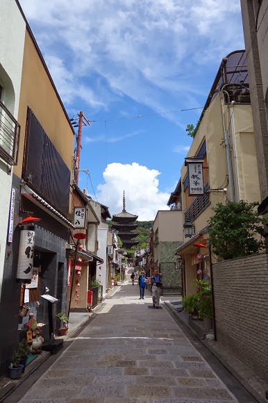 穿越千年，京都古街绫小路的惊艳之旅