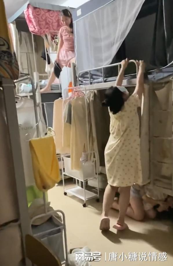 室友手机游戏-手机游戏：释放压力还是困扰生活？