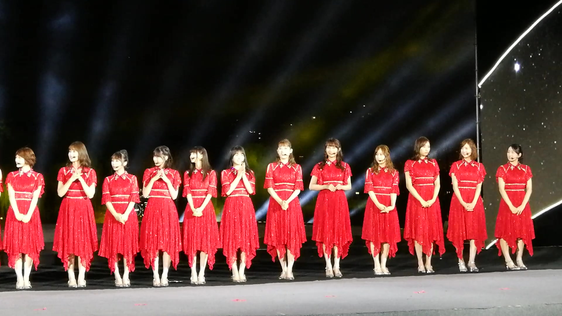 乃木坂46：青春活力与音乐共鸣，敬业团队的魅力