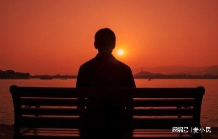 “多余人”_怎么p掉多余的人_多余的人头像