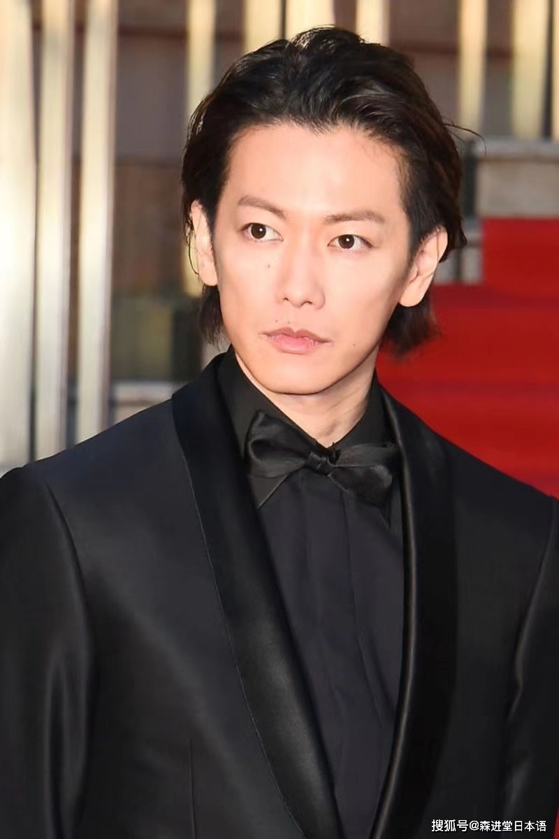 日本男演员佐藤健：用心演绎每个角色，展现真诚与善良的魅力