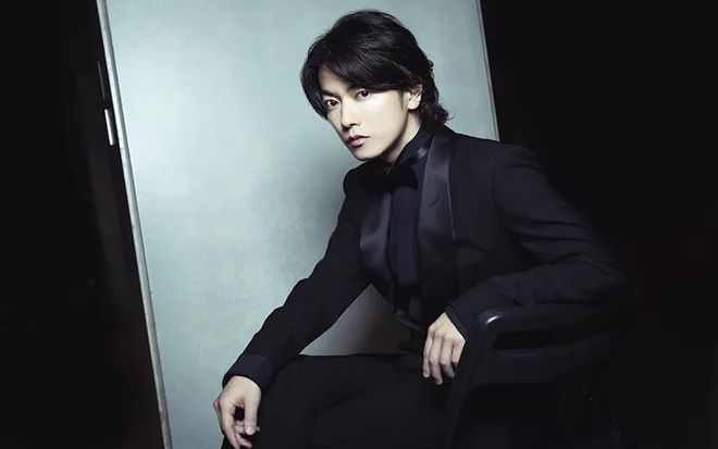 三浦春马佐藤健_佐藤健结婚_佐藤健