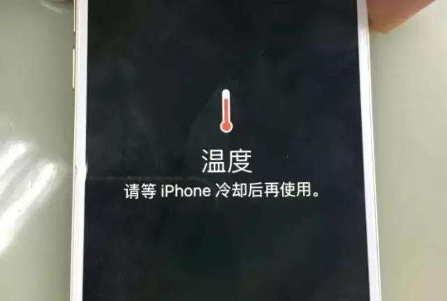 手机打游戏自己黑屏_黑屏打手机游戏会怎么样_黑屏打手机游戏有影响吗