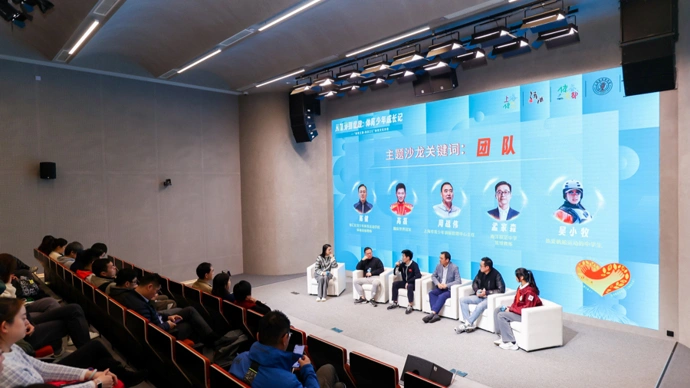 图片红游手机游戏人物怎么弄_游游戏红手机人图片_游戏图片app