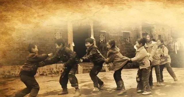 七八十年代生产的游戏手机-七八十年代的游戏手机：娱乐与友情的