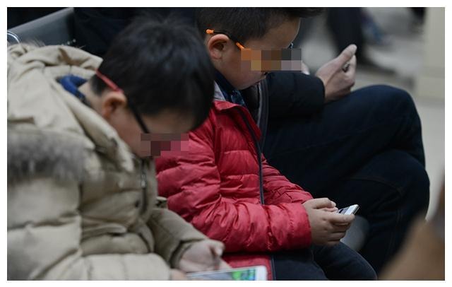 小孩玩手机游戏可以被办信用卡_小孩玩手机游戏可以打游戏吗_三岁可以玩手机游戏吗小孩