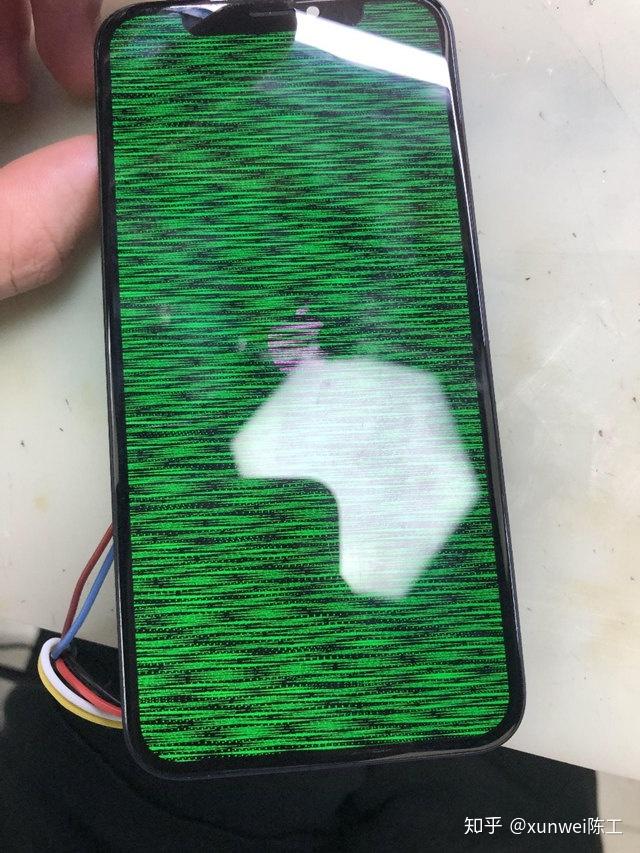 手机打着游戏突然黑了一下_手机正打游戏突然黑屏_手机打游戏突然就黑了