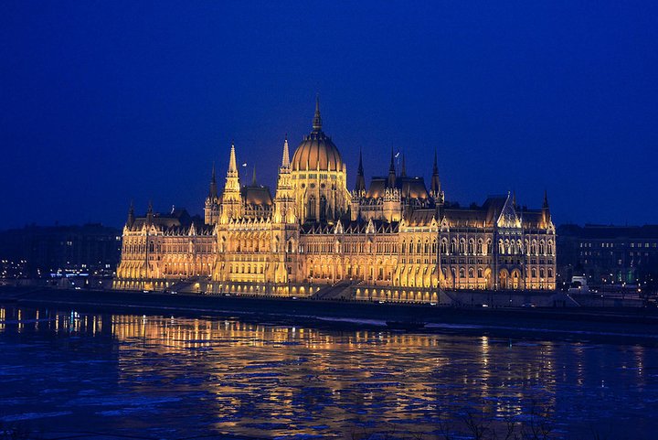 白黑-白与黑：白昼与黑夜的美丽与哀愁，徘徊其间的旅人感悟