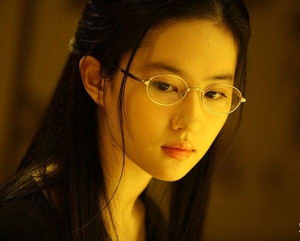 眼镜忘记戴喜欢人的眼睛_喜欢的人忘记戴眼镜了_眼镜忘记戴喜欢人怎么办