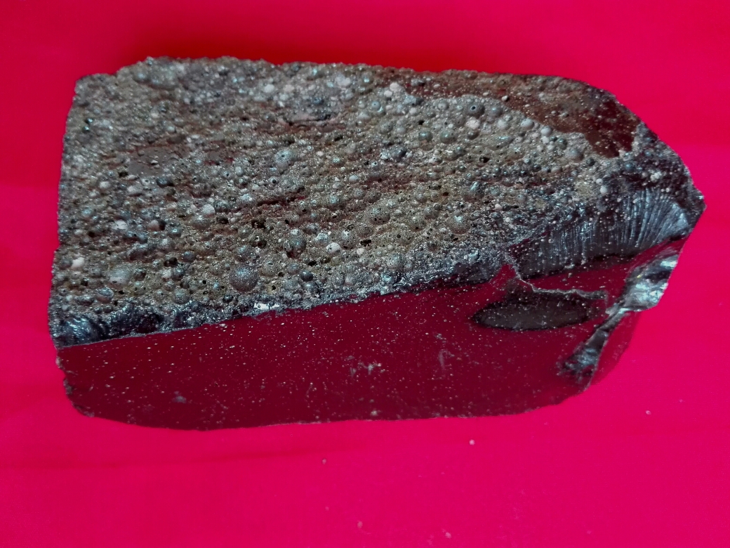 陨星的匆匆离去，是宇宙悲剧的结束还是未了愿望的逃避？