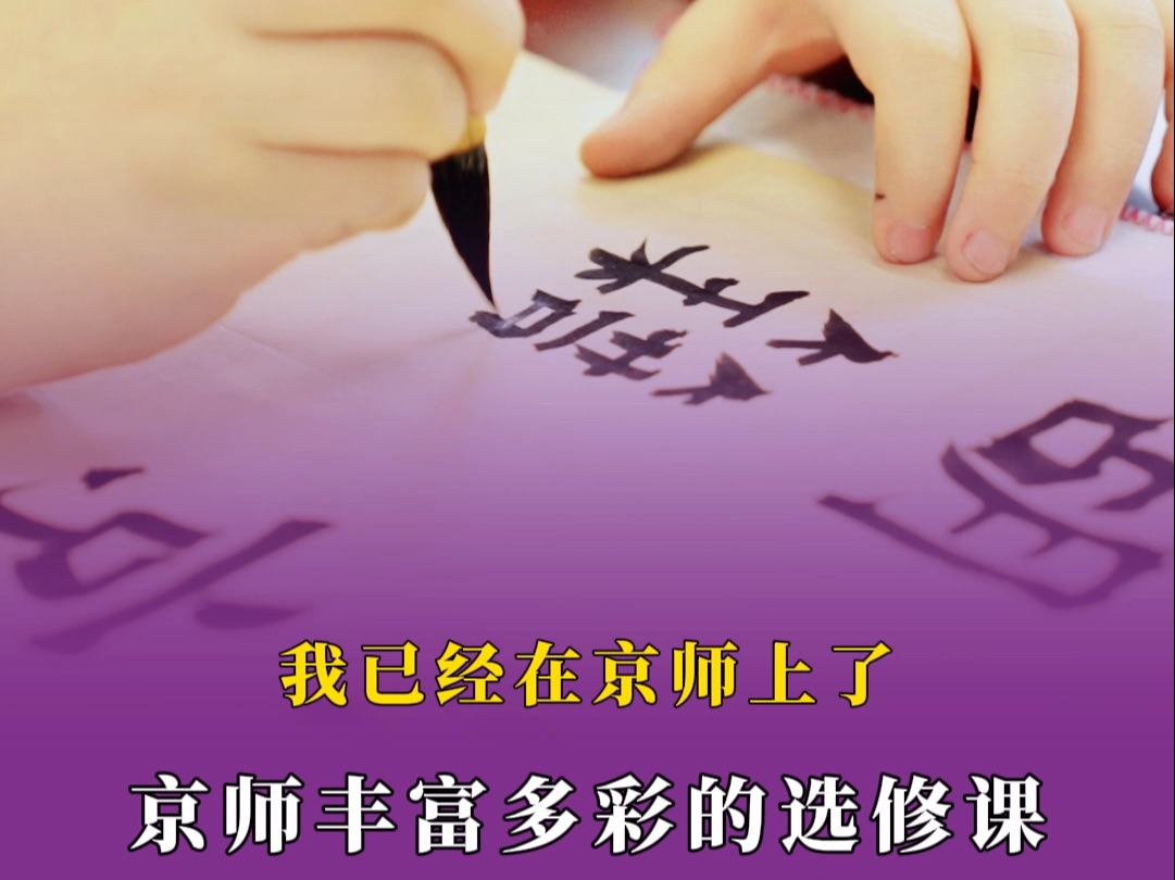 上课玩手机的照片超清_上课玩手机游戏有用吗图片_上课玩手机图片